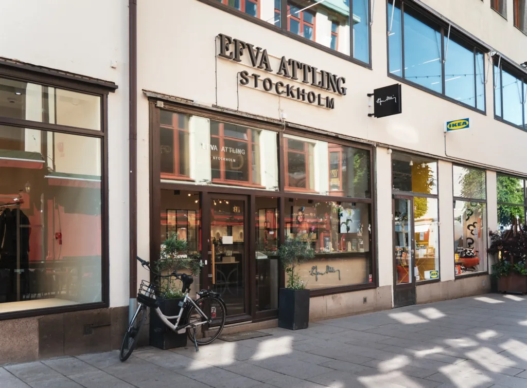 Fasad med butik i fredstan
